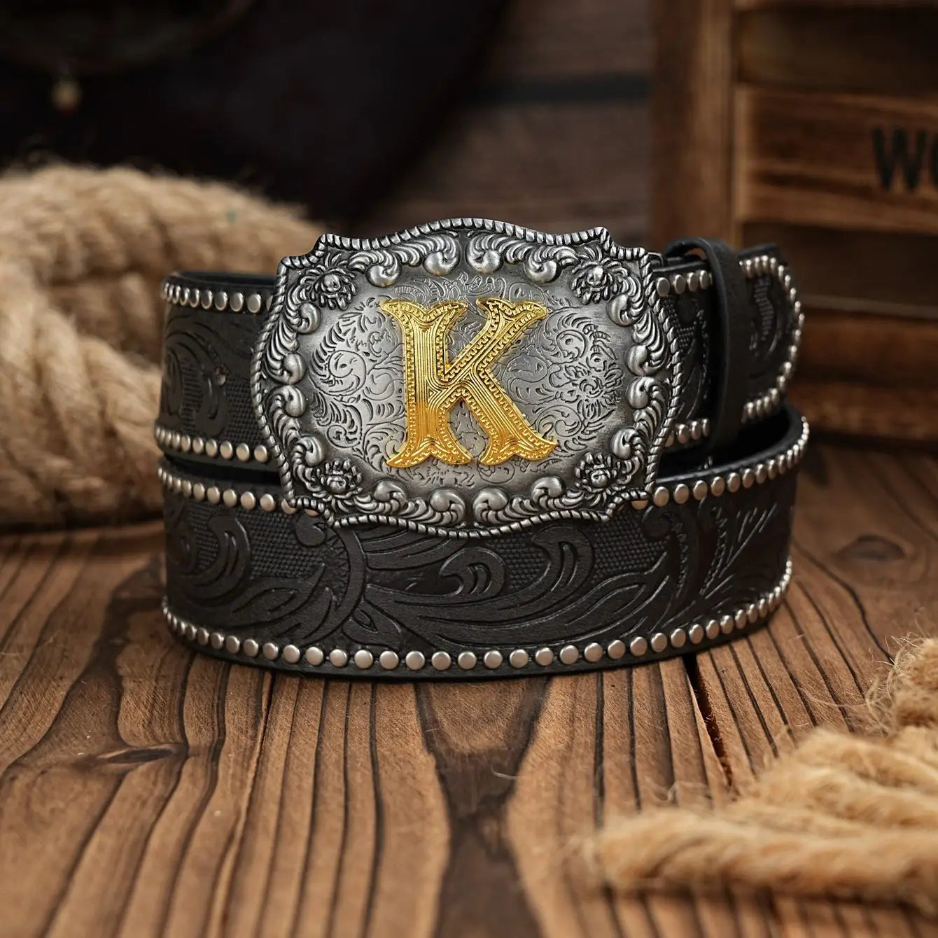 A casual, individual and retro belt, Western-style clothing accessory, metal buckle, PU belt, suitable for both men and women