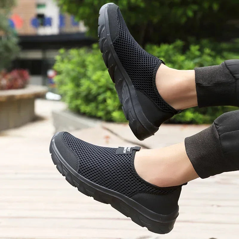 New Running Shoes for Men Breathable Sports Shoes Light Weight Fashion Summer Mesh Breathable Sneakers for Men
