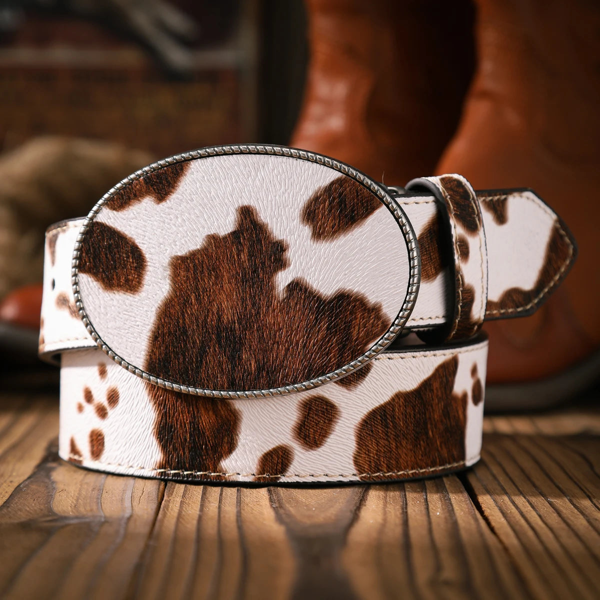 A casual and retro belt, a waist accessory for Western-style clothing, metal buckle, PU belt, suitable for both men and women