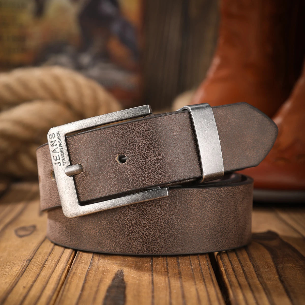 A casual, individual and retro belt, Western-style clothing accessory, metal buckle, PU belt, suitable for both men and women