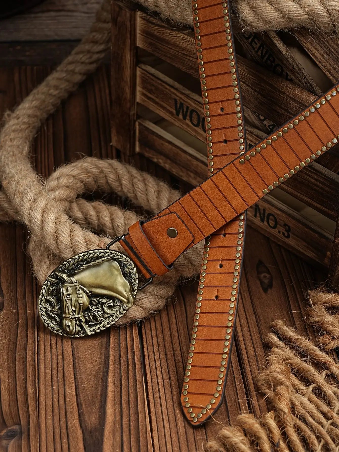 A casual, individual and retro belt, Western-style clothing accessory, metal buckle, PU belt, suitable for both men and women