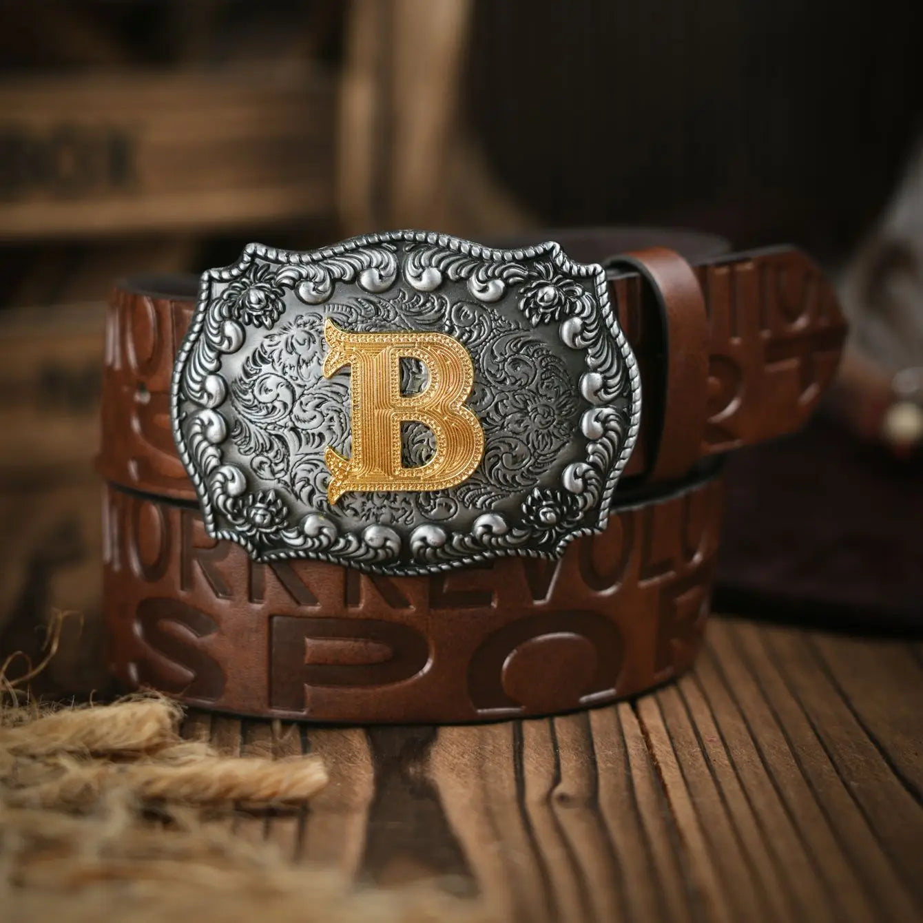 A casual, individual and retro belt, Western-style clothing accessory, metal buckle, PU belt, suitable for both men and women