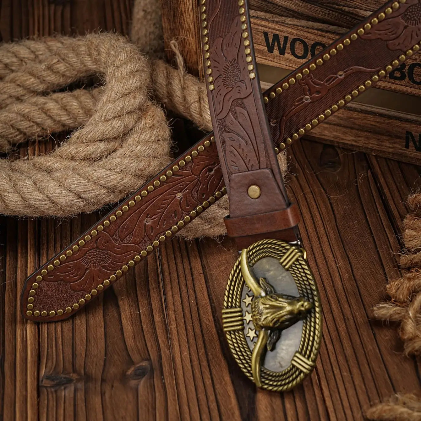 A men's and women's casual retro belt Western style! PU leather belt with metal buckle, suitable for daily work wear