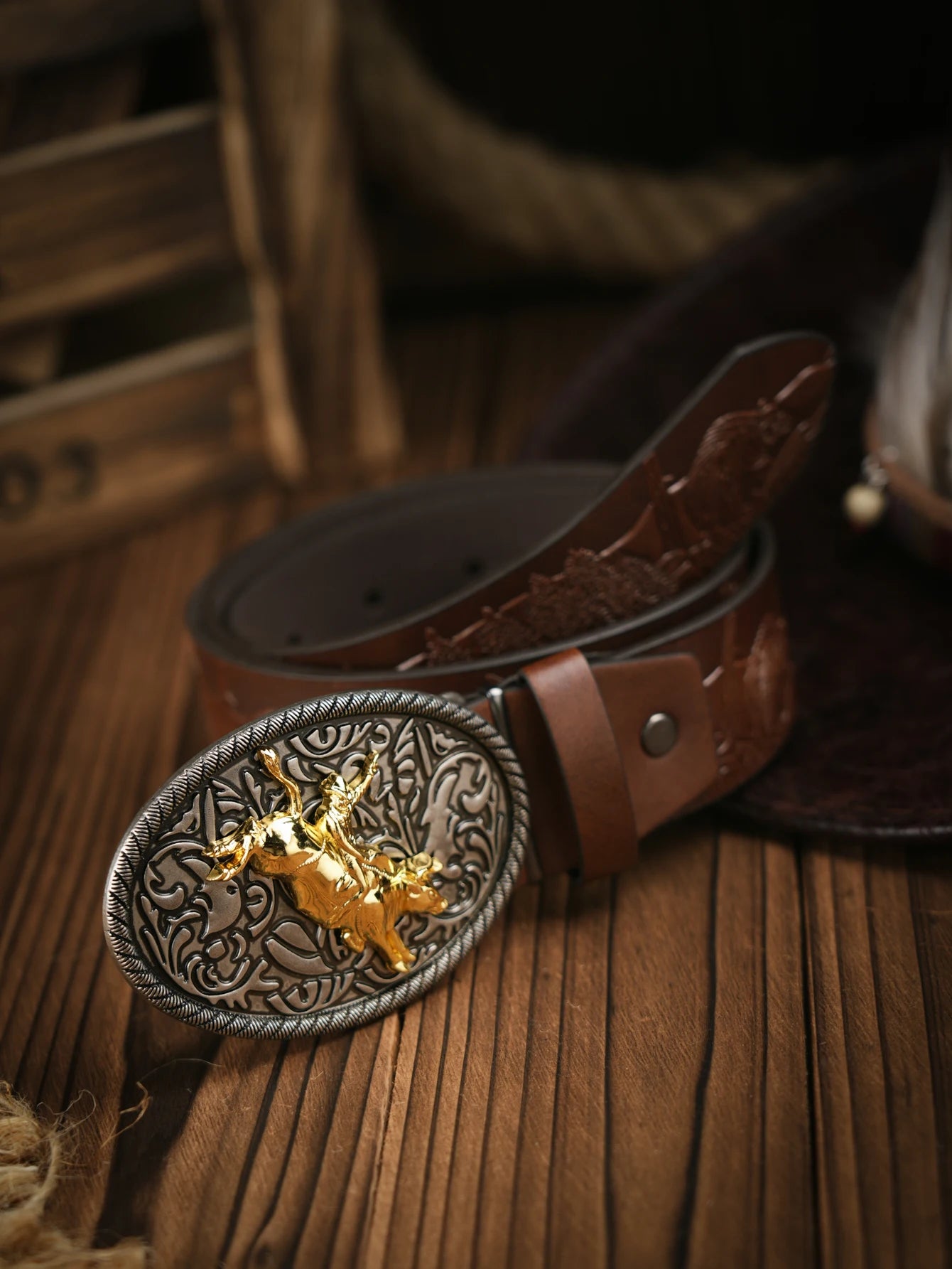 A men's and women's casual retro belt Western style! PU leather belt with metal buckle, suitable for daily work wear