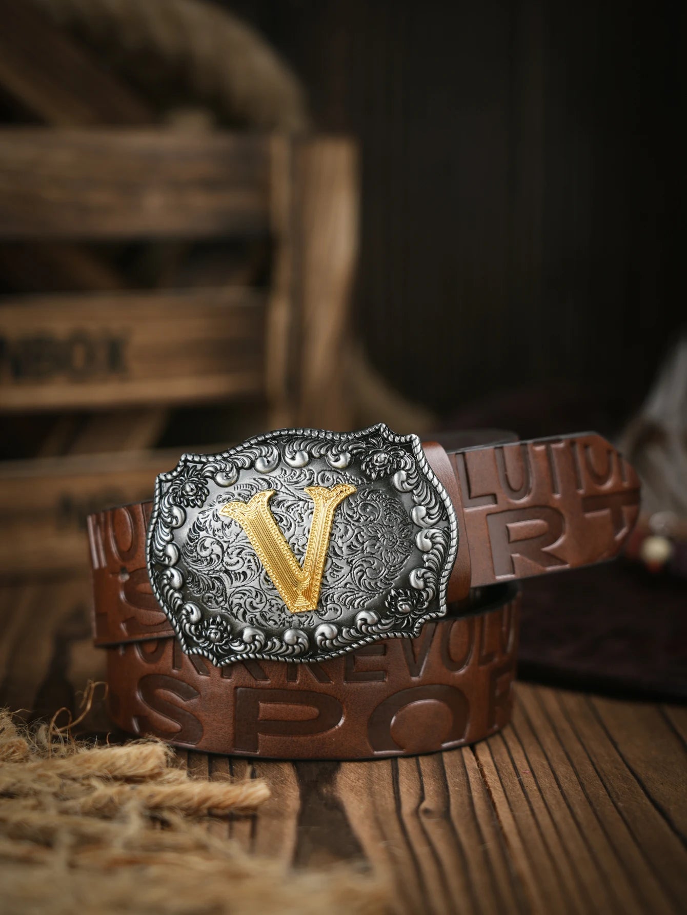 A casual, individual and retro belt, Western-style clothing accessory, metal buckle, PU belt, suitable for both men and women