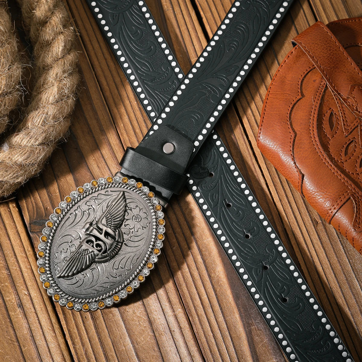 A casual and retro belt, a waist accessory for Western-style clothing, metal buckle, PU belt, suitable for both men and women