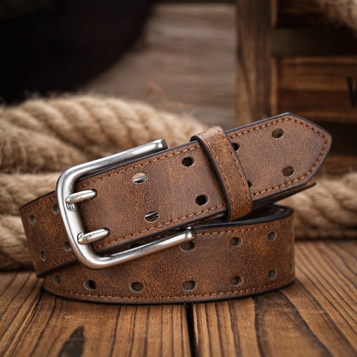 A men's and women's casual retro belt Western style! PU leather belt with metal buckle, suitable for daily work wear