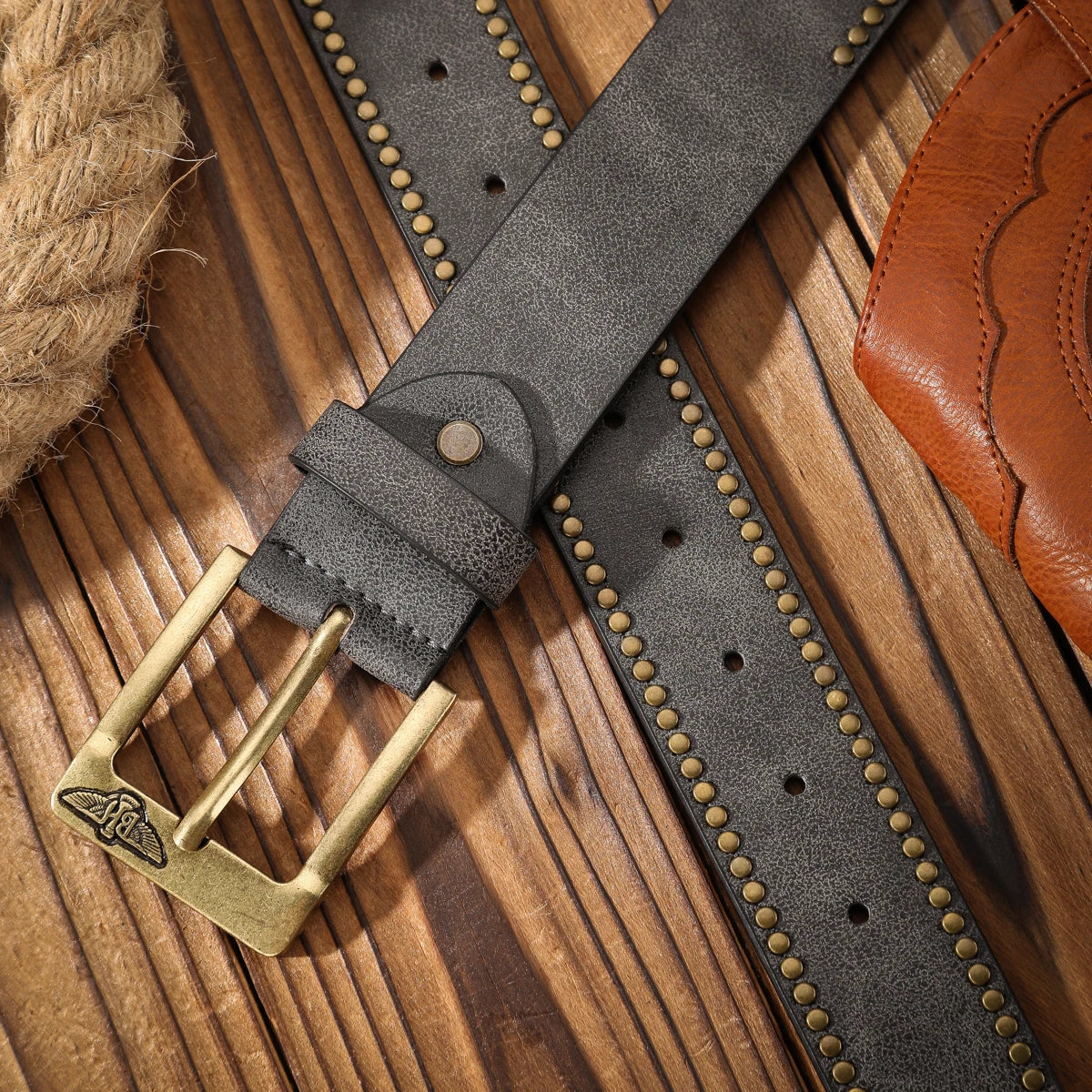 A men's and women's casual retro belt Western style! PU leather belt with metal buckle, suitable for daily work wear