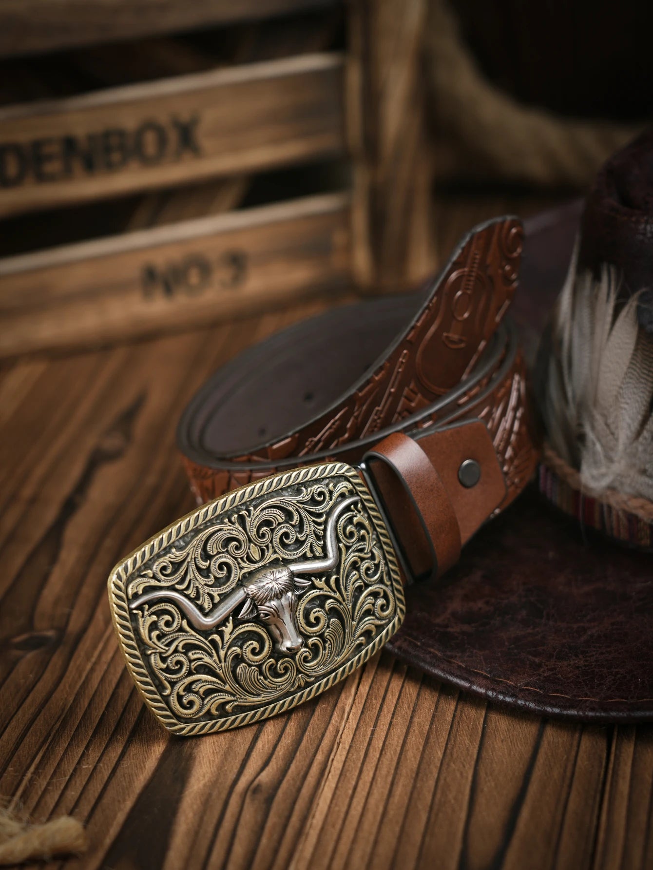 A men's and women's casual retro belt Western style! PU leather belt with metal buckle, suitable for daily work wear