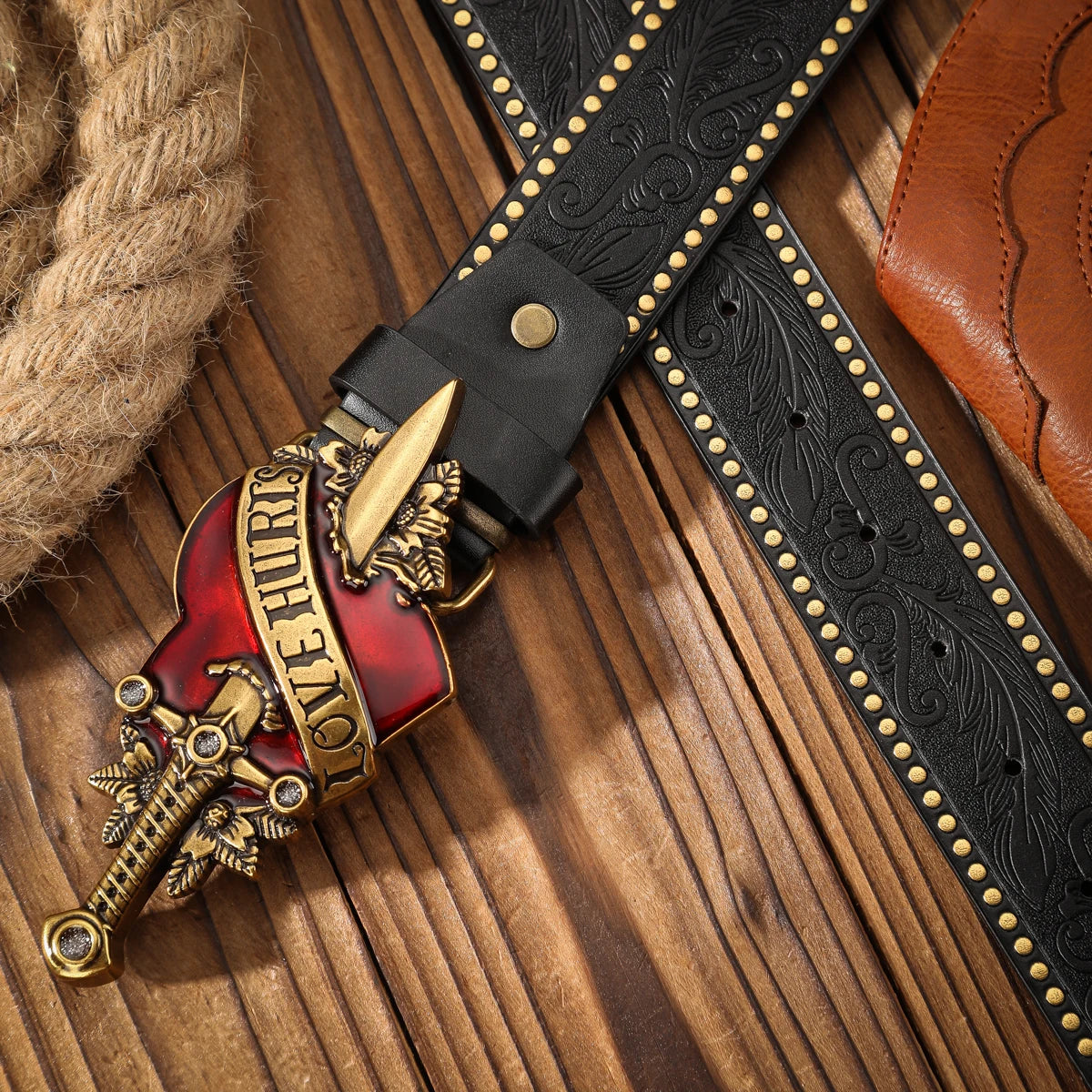 An alloy plate buckle PU material belt, suitable for both men and women, to create a personalized Western retro style
