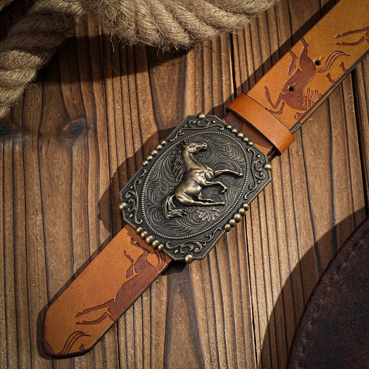 A casual, individual and retro belt, Western-style clothing accessory, metal buckle, PU belt, suitable for both men and women