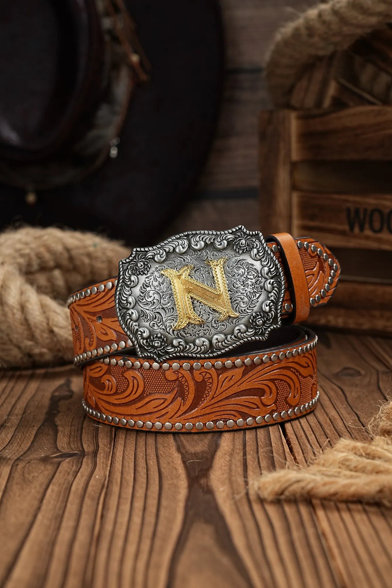 A casual, individual and retro belt, Western-style clothing accessory, metal buckle, PU belt, suitable for both men and women