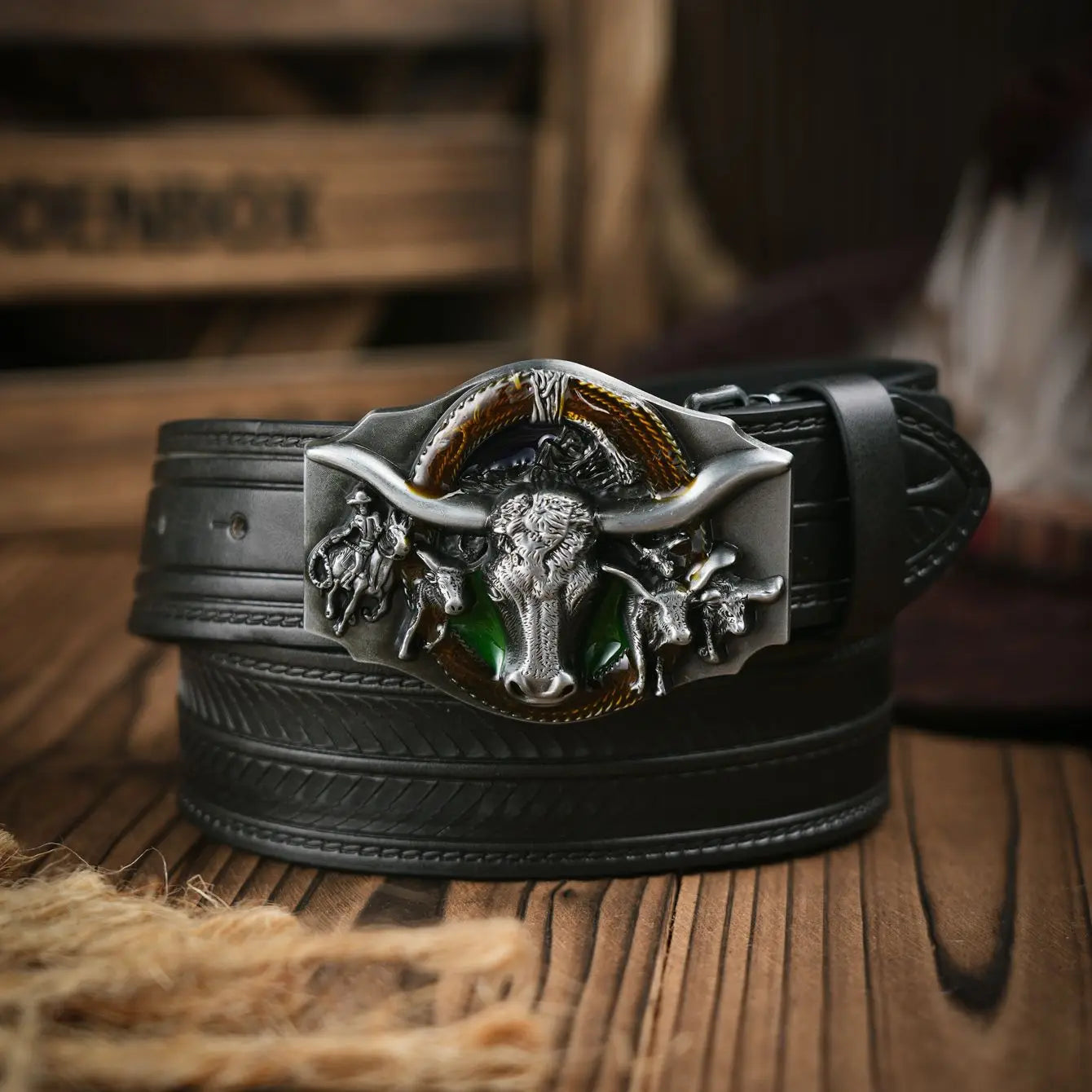 A men's and women's casual retro belt Western style! PU leather belt with metal buckle, suitable for daily work wear