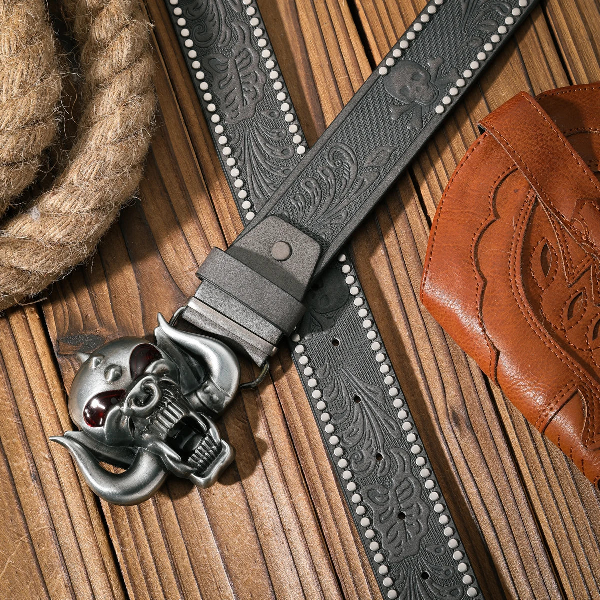 A casual and retro belt, a waist accessory for Western-style clothing, metal buckle, PU belt, suitable for both men and women
