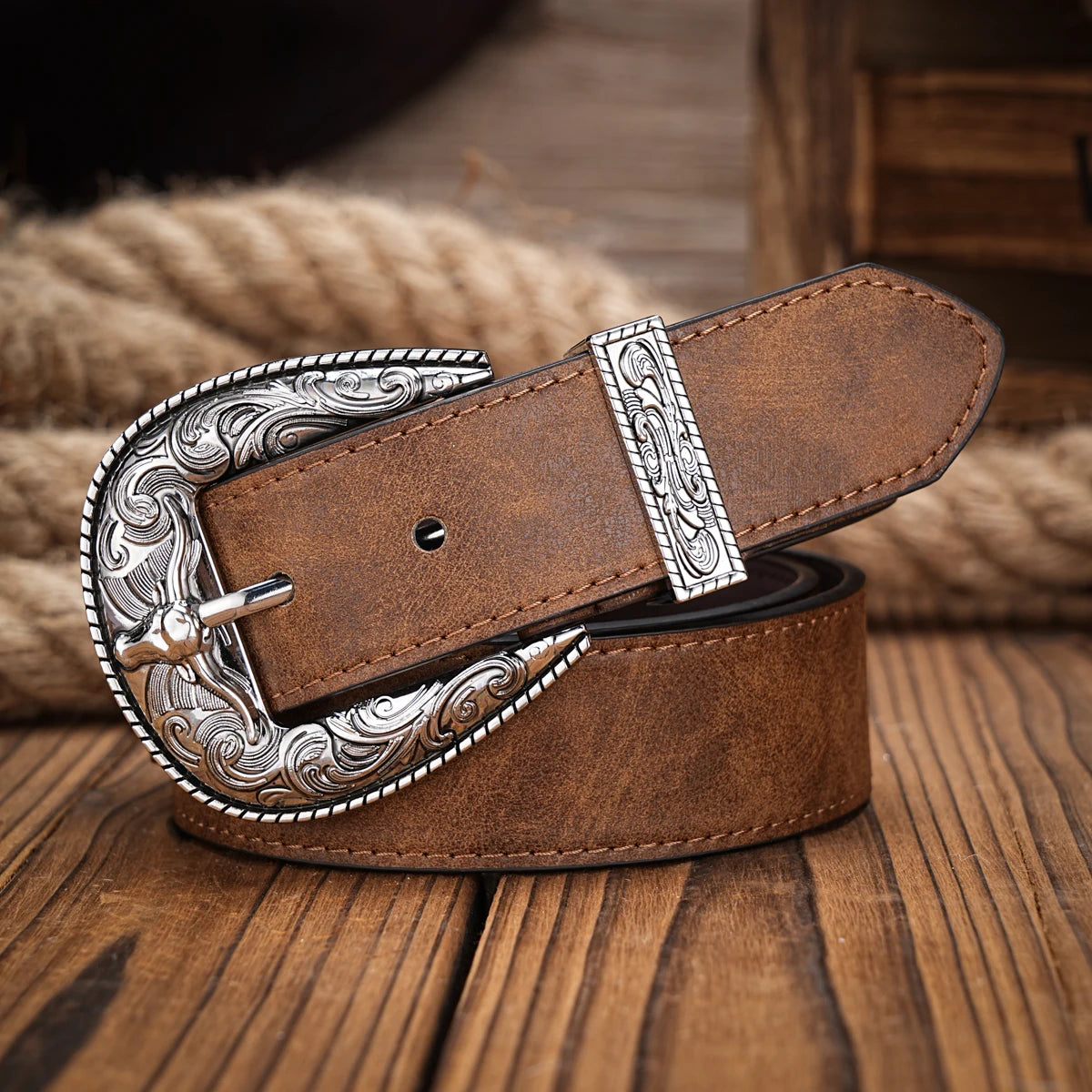 A men's and women's casual retro belt Western style! PU leather belt with metal buckle, suitable for daily work wear