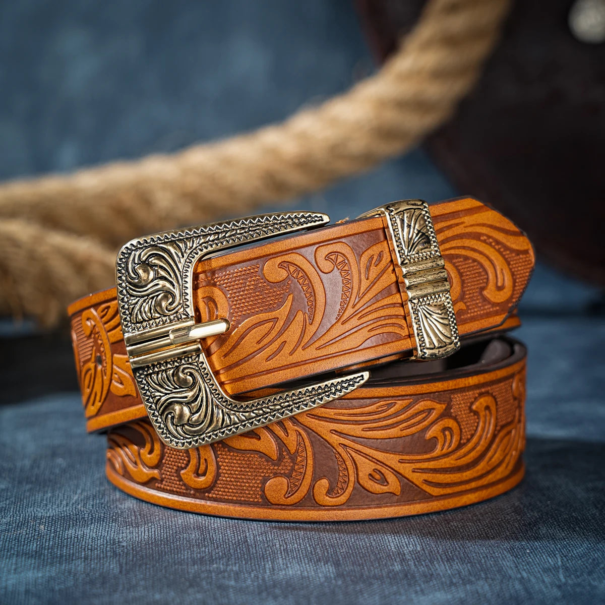 A casual, individual and retro belt, Western-style clothing accessory, metal buckle, PU belt, suitable for both men and women