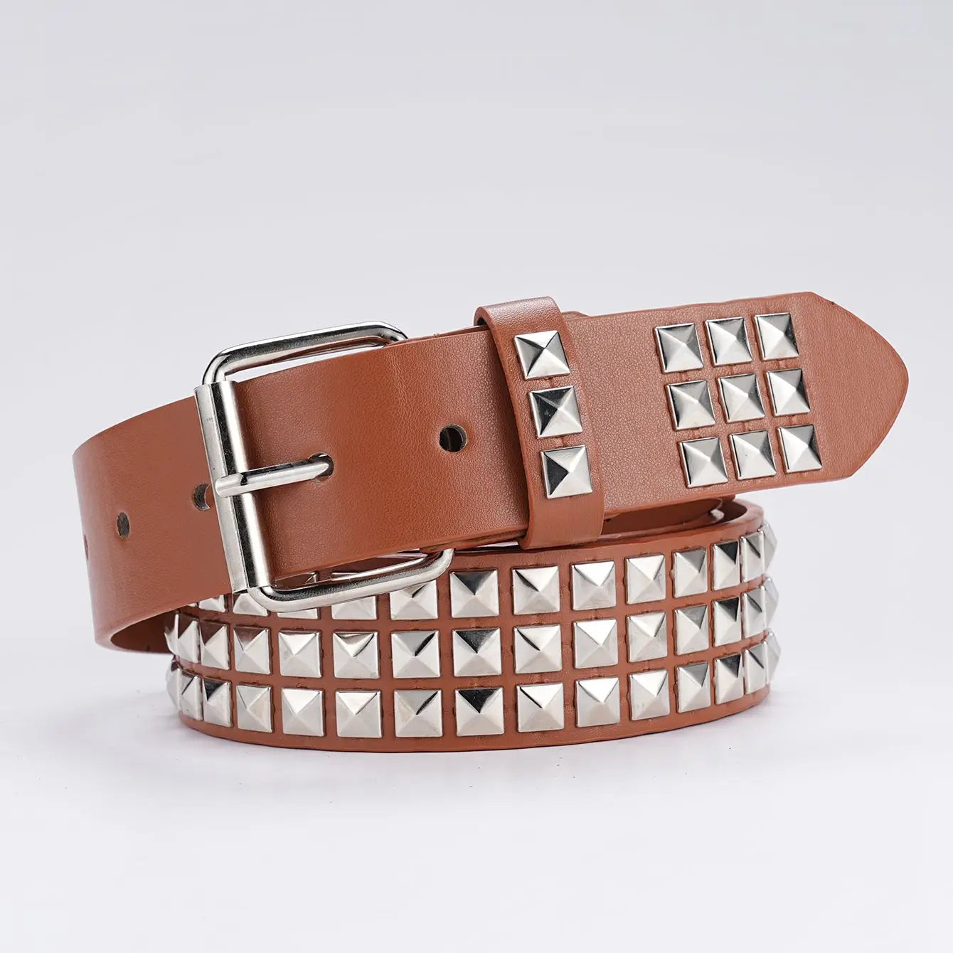 2023 Mens and Womens Leather Belts Vintage Punk Pyramid Rivet Belts Ladies Luxury Street Designs Black Belts Jeans For Women