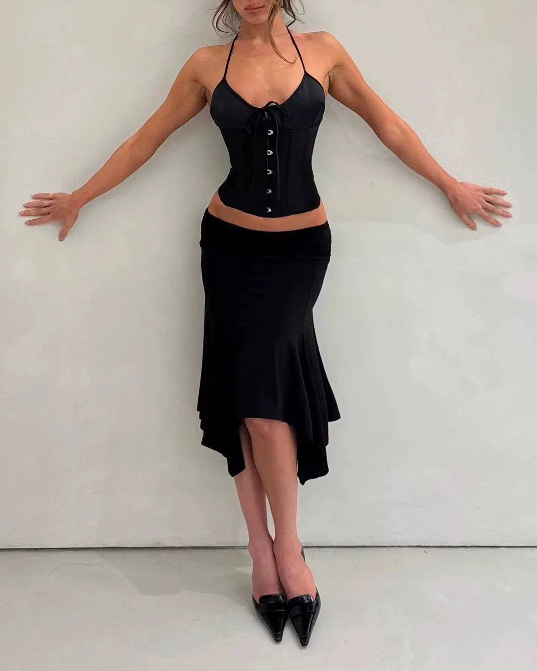 Guizio black low-waist pleated midi skirt with an irregular hemline one-shoulder ruffled short-sleeved top