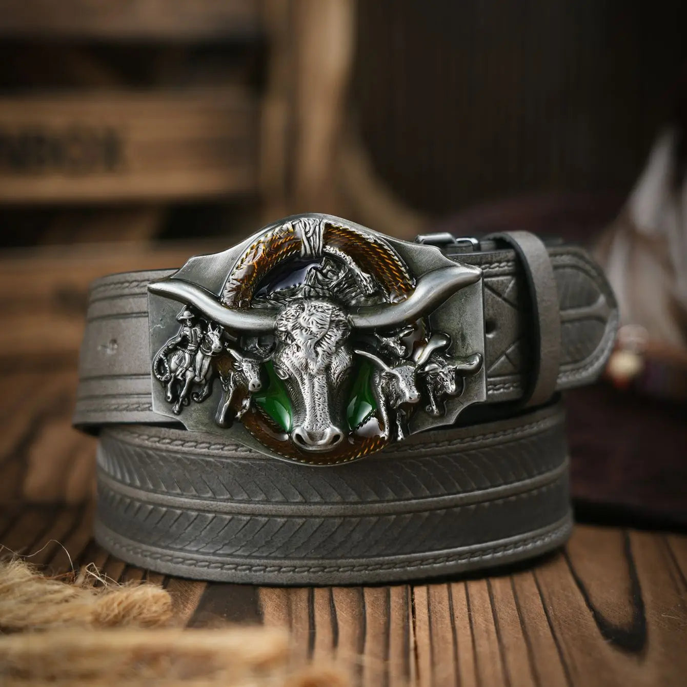 A men's and women's casual retro belt Western style! PU leather belt with metal buckle, suitable for daily work wear