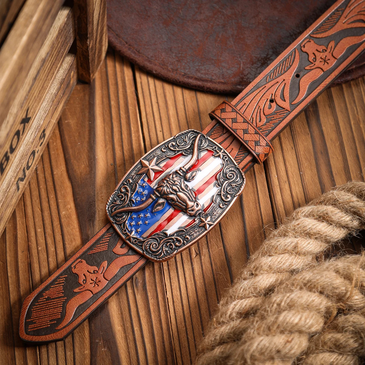 A Western-style PU leather belt for both men and women, a classic and casual retro belt