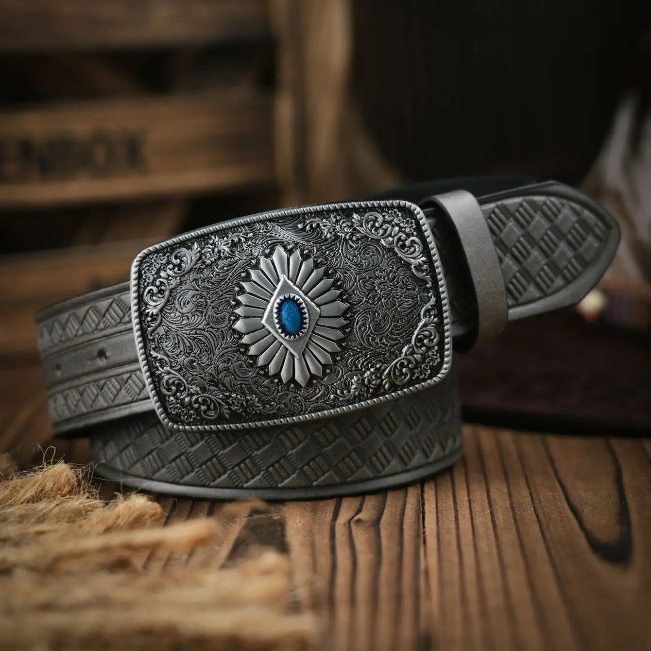 A men's and women's casual retro belt Western style! PU leather belt with metal buckle, suitable for daily work wear