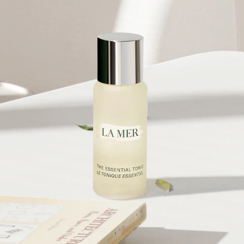 🌿 La Mer The Essential Tonic – 30ml
Miracle Broth™ | Comforting Ferment | Deconstructed Waters™ | Unisex Skincare