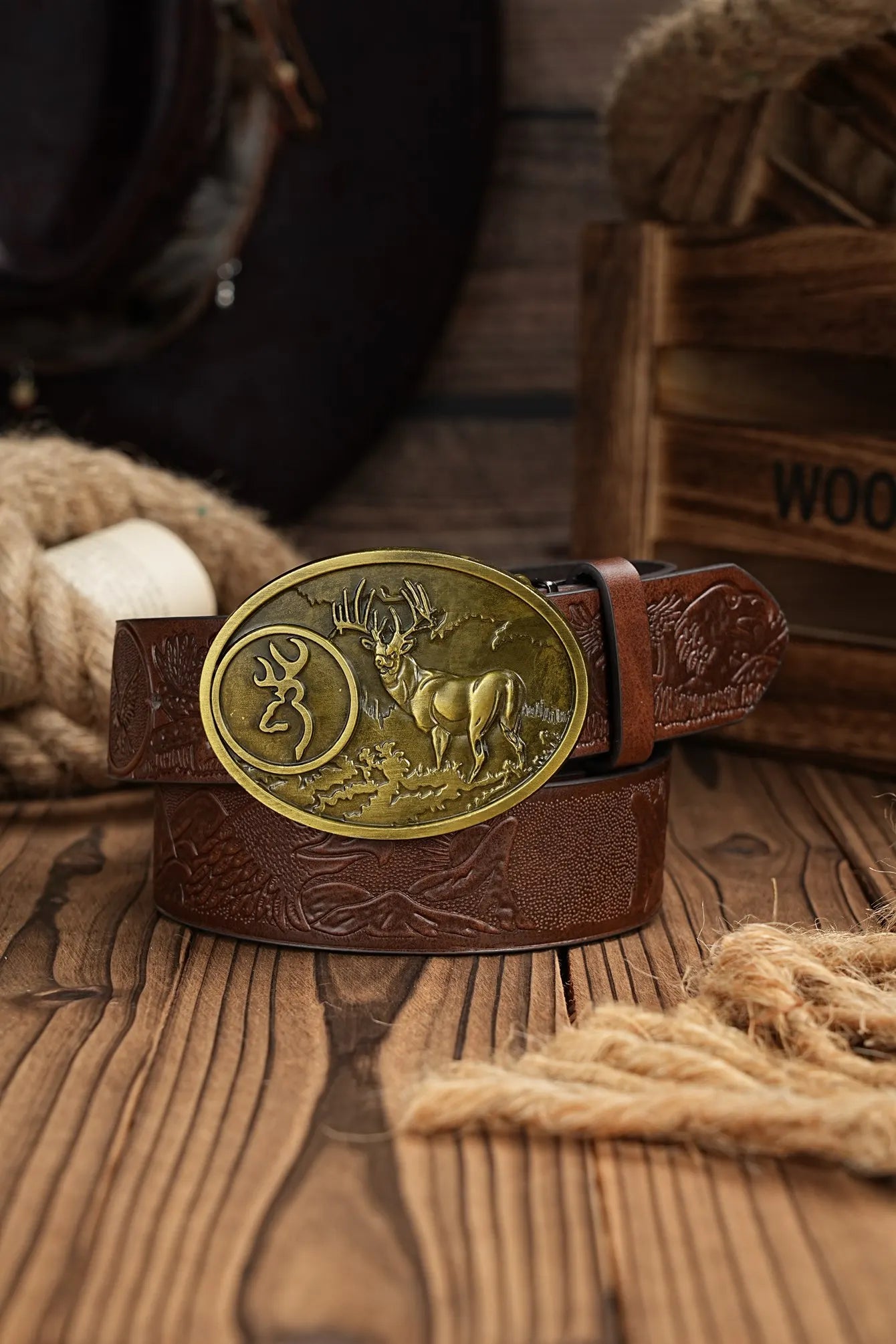 A casual, individual and retro belt, Western-style clothing accessory, metal buckle, PU belt, suitable for both men and women