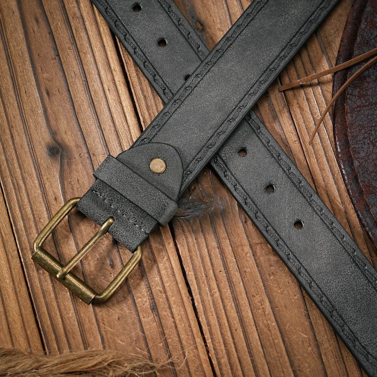 A men's and women's retro metal buckle casual style multi-color PU belt suitable for daily attendance business four seasons (sen