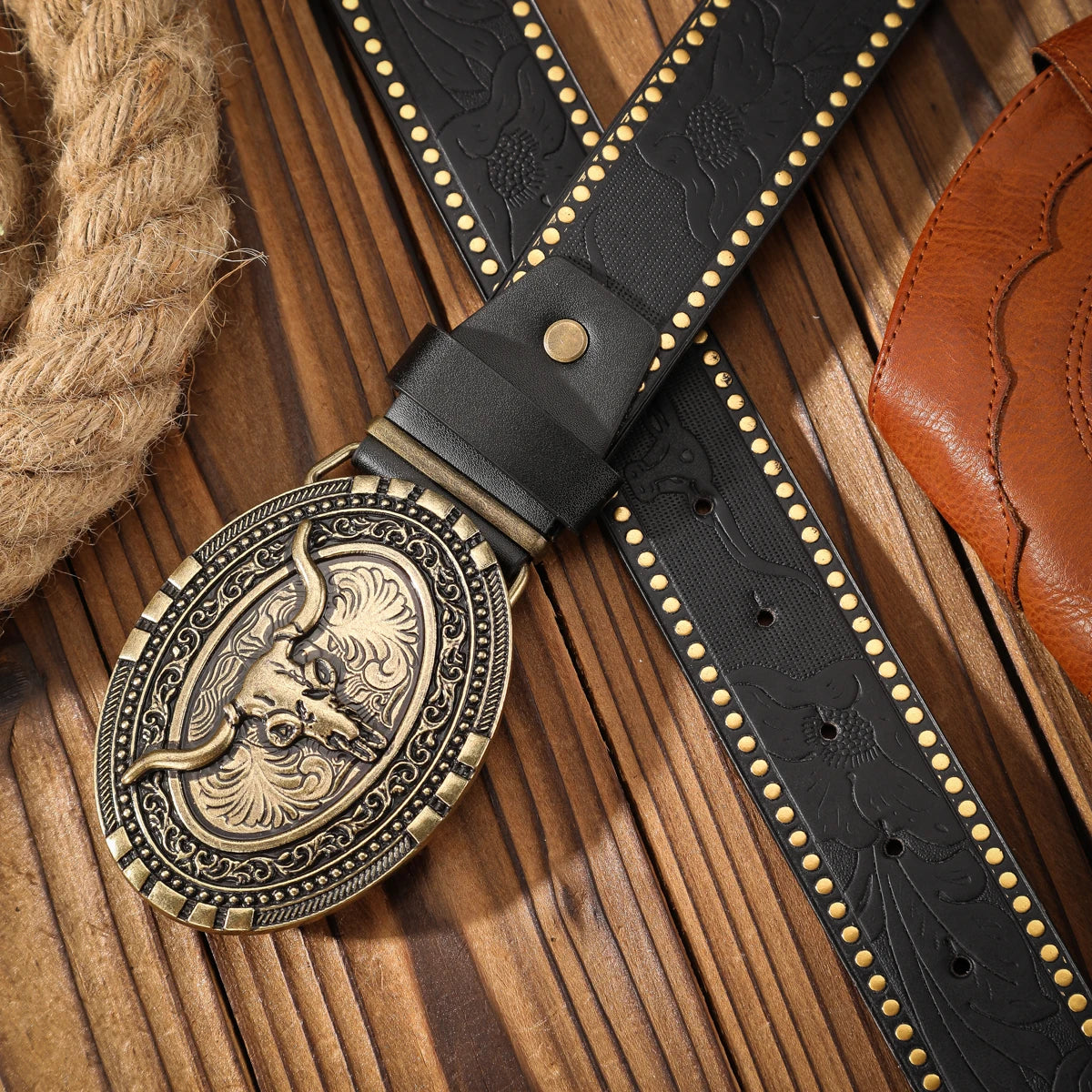 A men's and women's casual retro belt Western style! PU leather belt with metal buckle, suitable for daily work wear