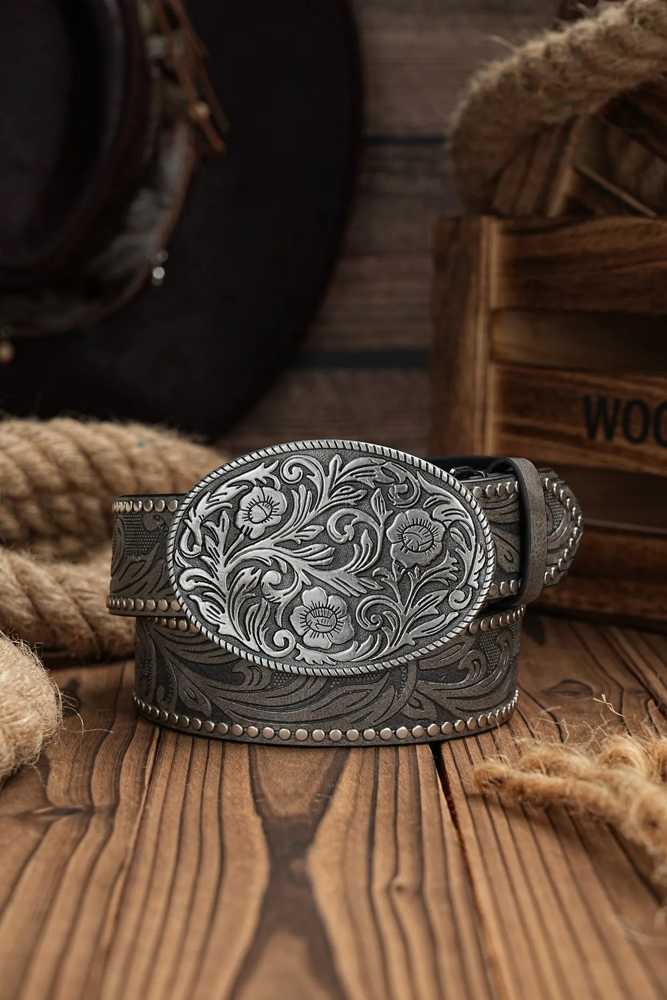 A men's and women's casual retro belt Western style! PU leather belt with metal buckle, suitable for daily work wear