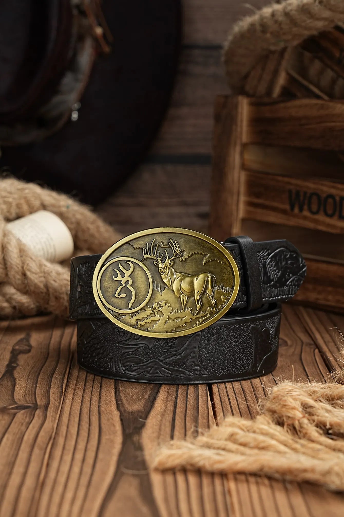 A casual, individual and retro belt, Western-style clothing accessory, metal buckle, PU belt, suitable for both men and women