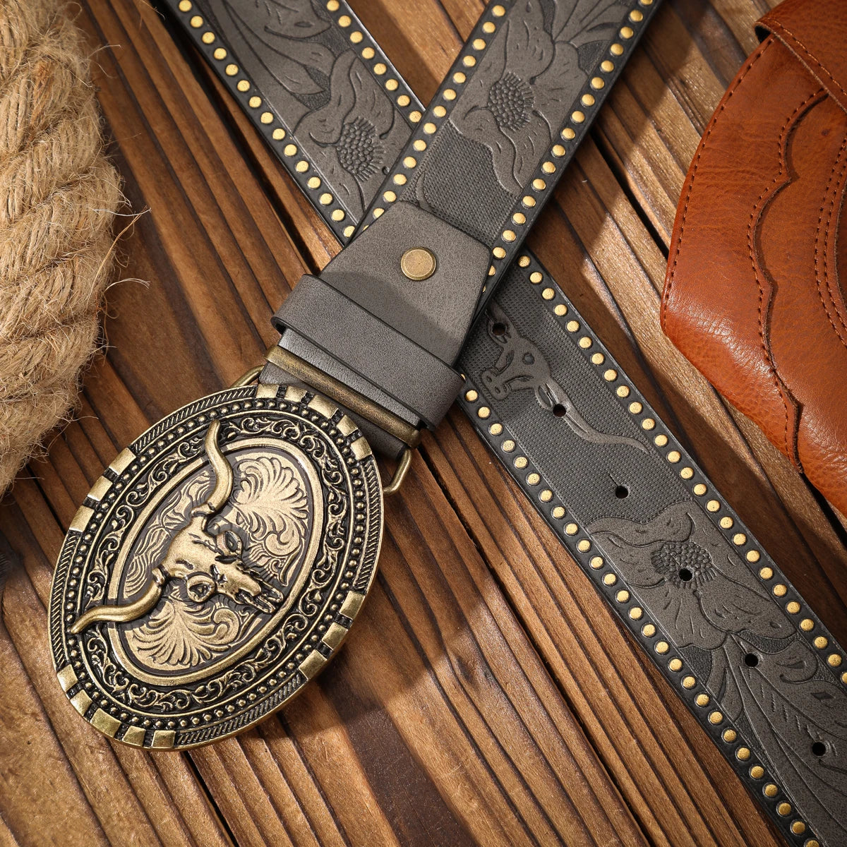 A men's and women's casual retro belt Western style! PU leather belt with metal buckle, suitable for daily work wear