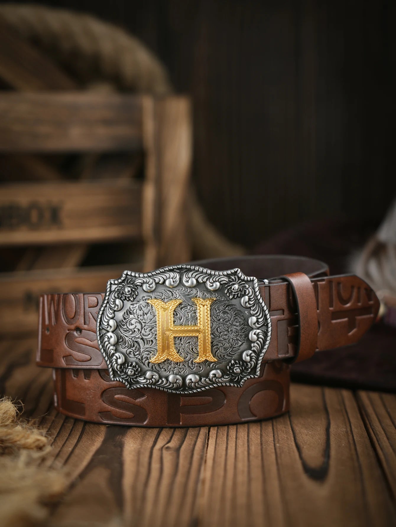 A casual, individual and retro belt, Western-style clothing accessory, metal buckle, PU belt, suitable for both men and women