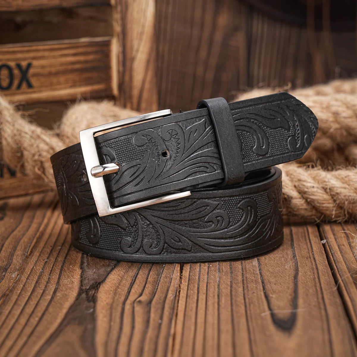 A casual, individual and retro belt, Western-style clothing accessory, metal buckle, PU belt, suitable for both men and women