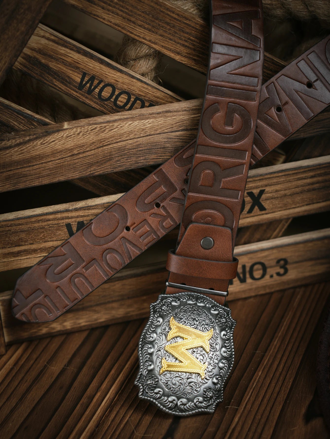 A casual, individual and retro belt, Western-style clothing accessory, metal buckle, PU belt, suitable for both men and women