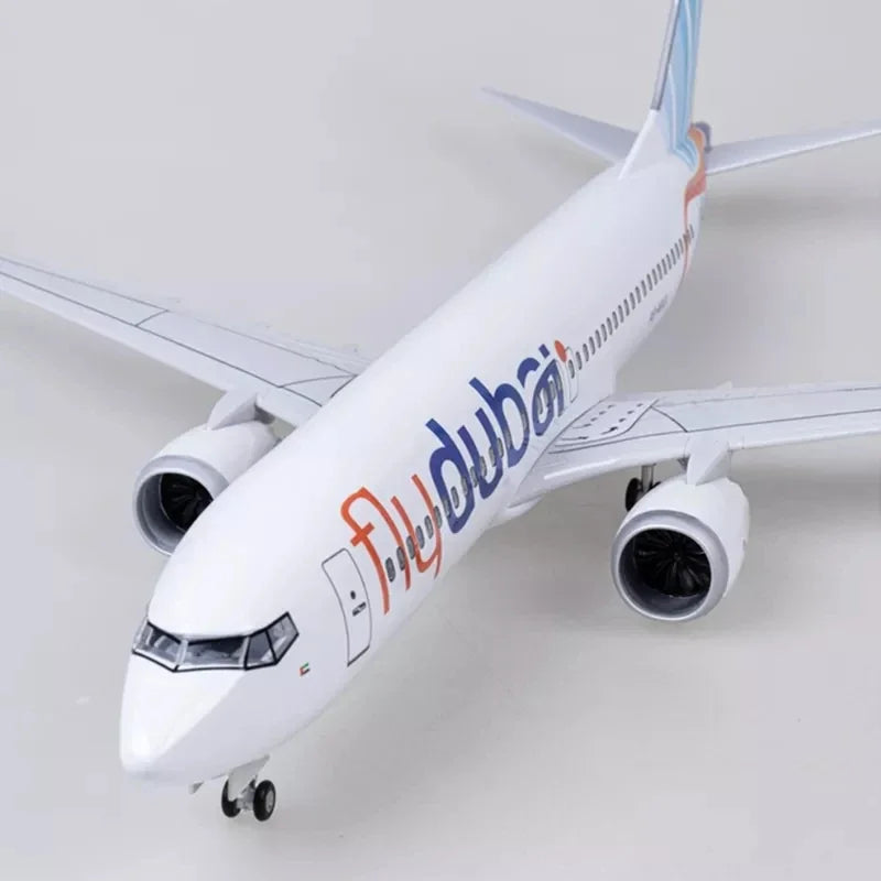 طائرة إيرباص B737 من طراز بوينج 737 من طراز دبي للخطوط الجوية الشرق الأوسط، بمقياس 1:85، مصنوعة من الراتنج المصبوب، وعرض ديكور منزلي لمجموعة طائرات بوينج 737