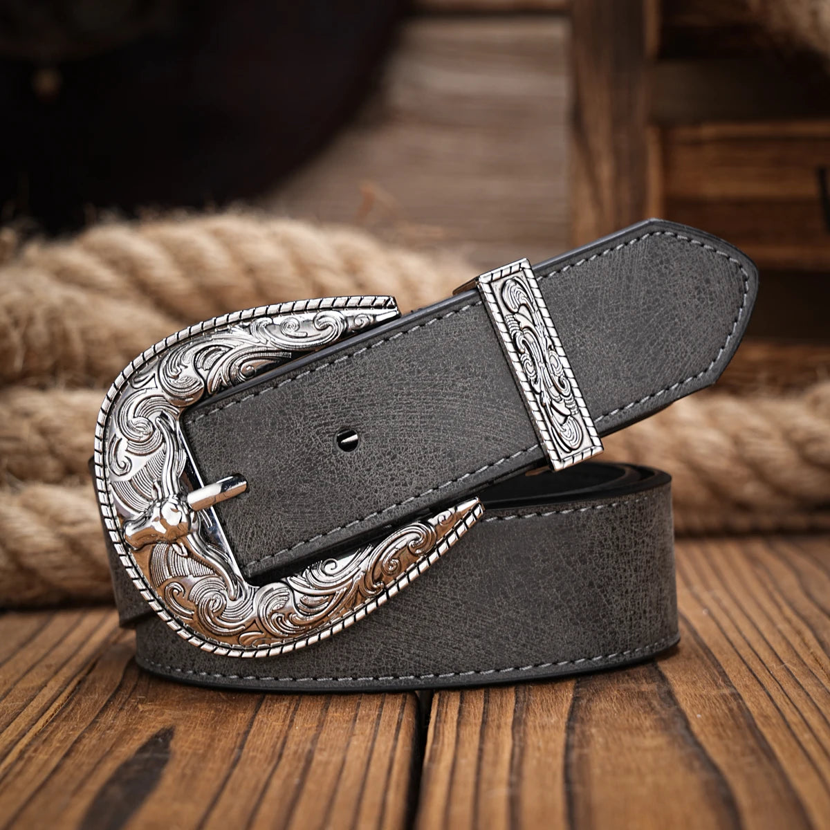 A men's and women's casual retro belt Western style! PU leather belt with metal buckle, suitable for daily work wear