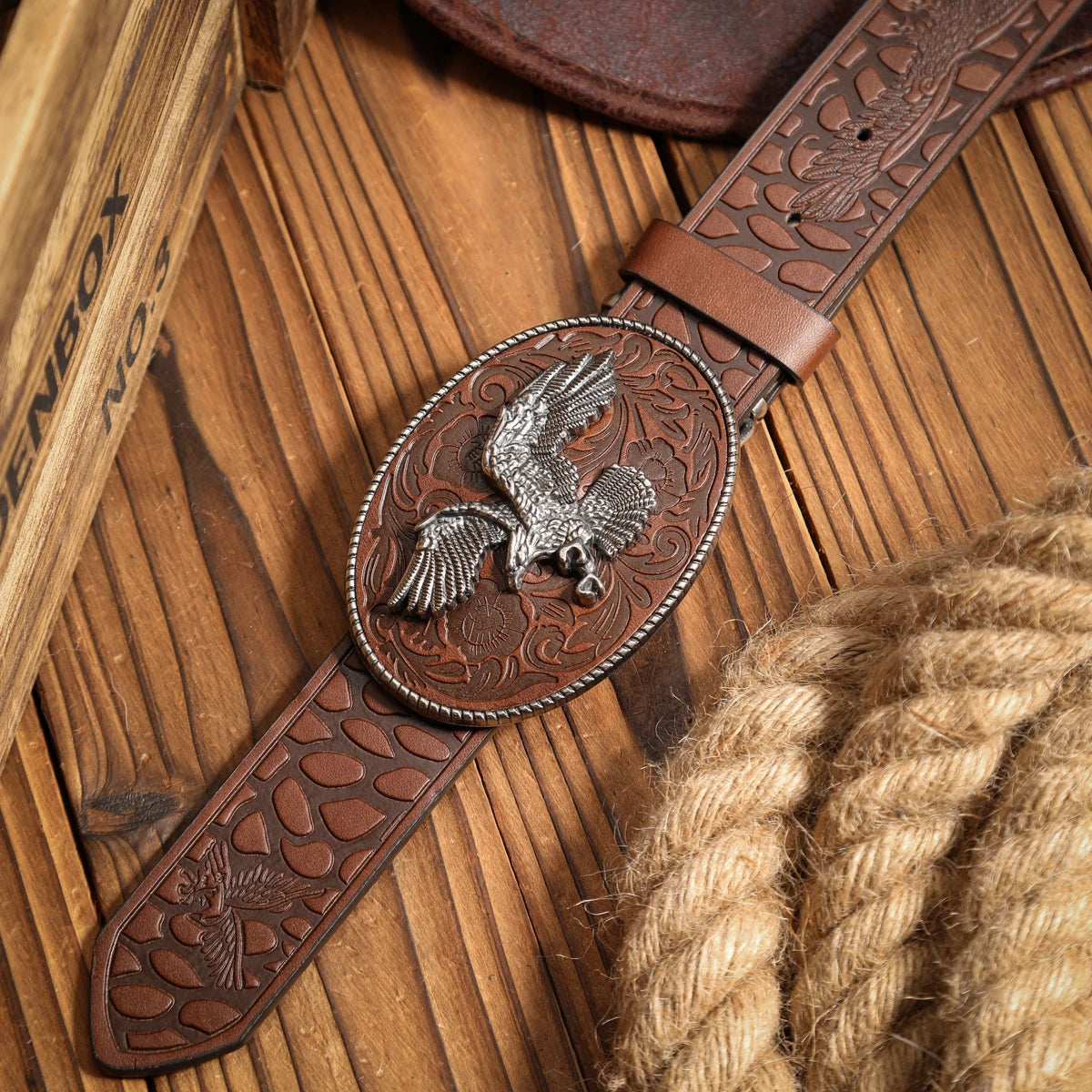 A casual, individual and retro belt, a Western-style clothing accessory, metal buckle, PU belt, suitable for both men and women