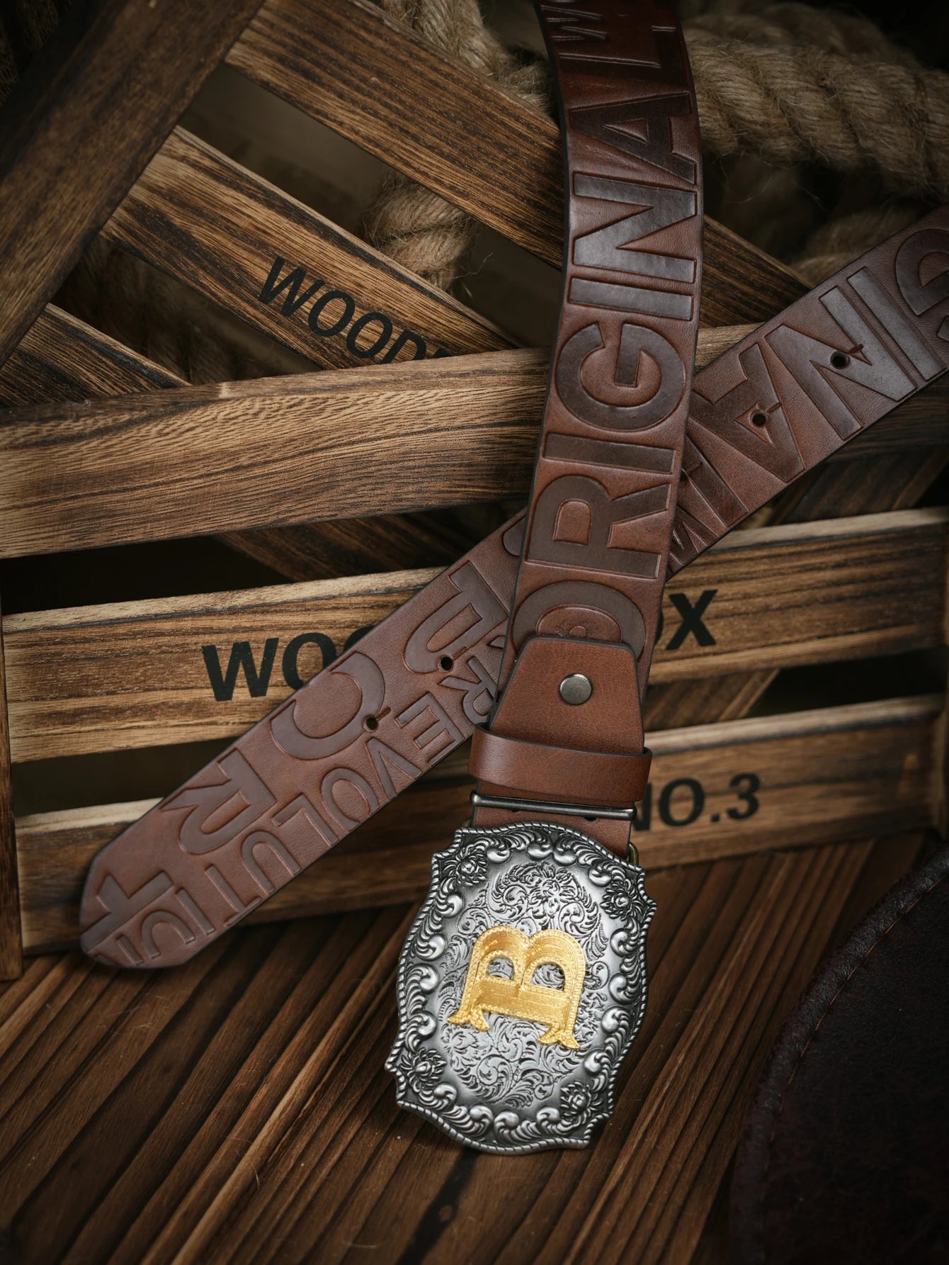 A casual, individual and retro belt, Western-style clothing accessory, metal buckle, PU belt, suitable for both men and women