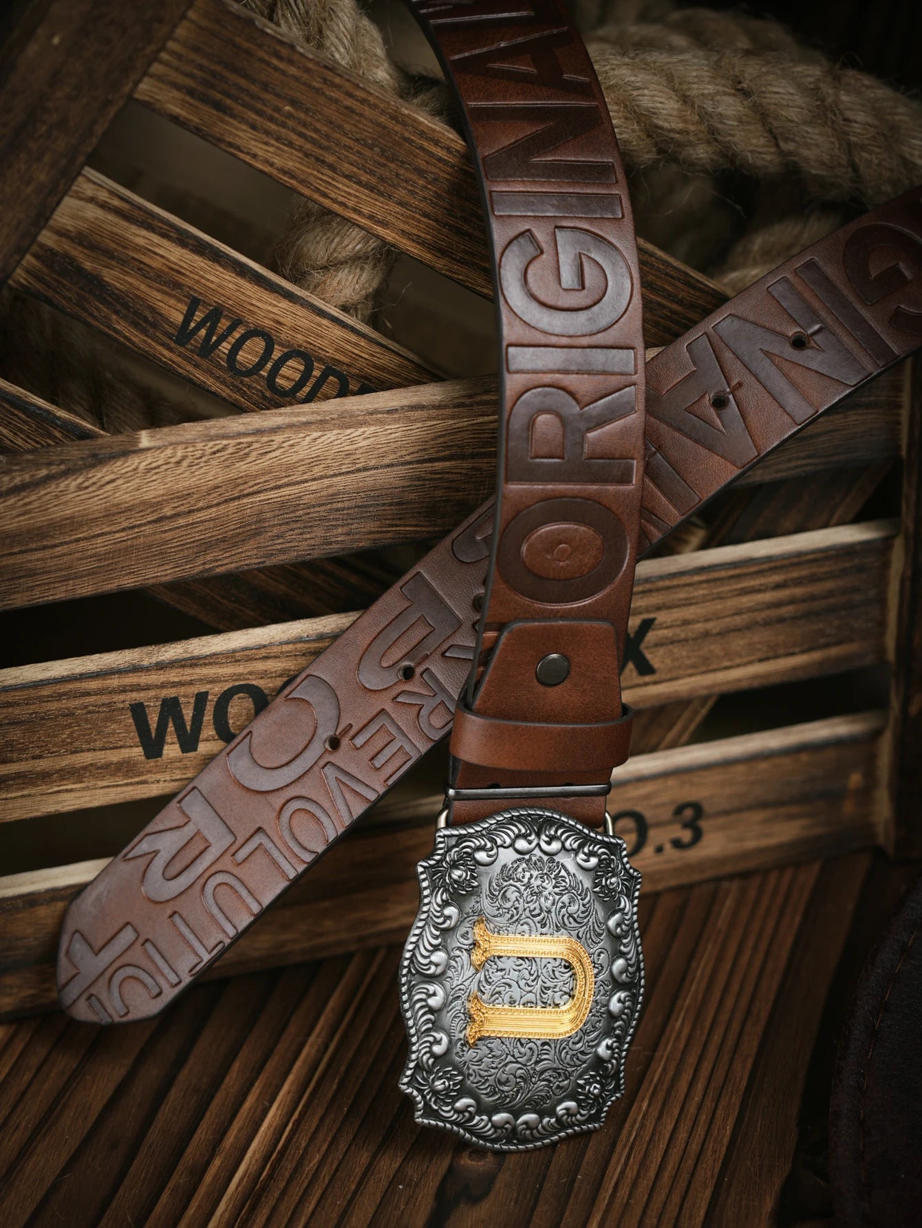 A casual, individual and retro belt, Western-style clothing accessory, metal buckle, PU belt, suitable for both men and women