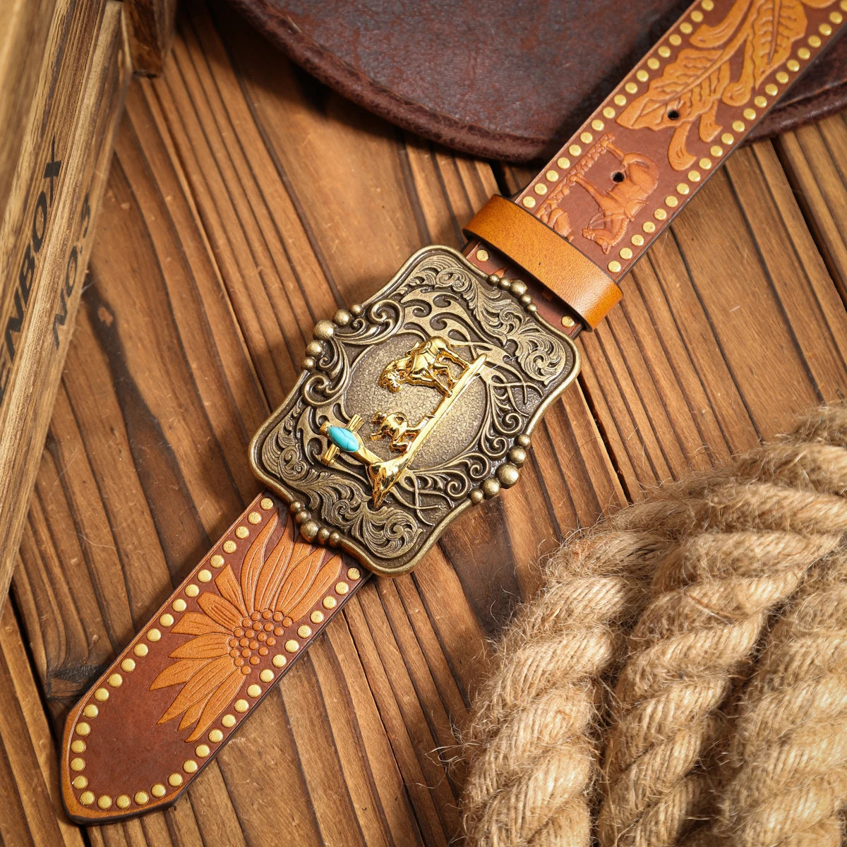 A casual, individual and retro belt, a Western-style clothing accessory, metal buckle, PU belt, suitable for both men and women