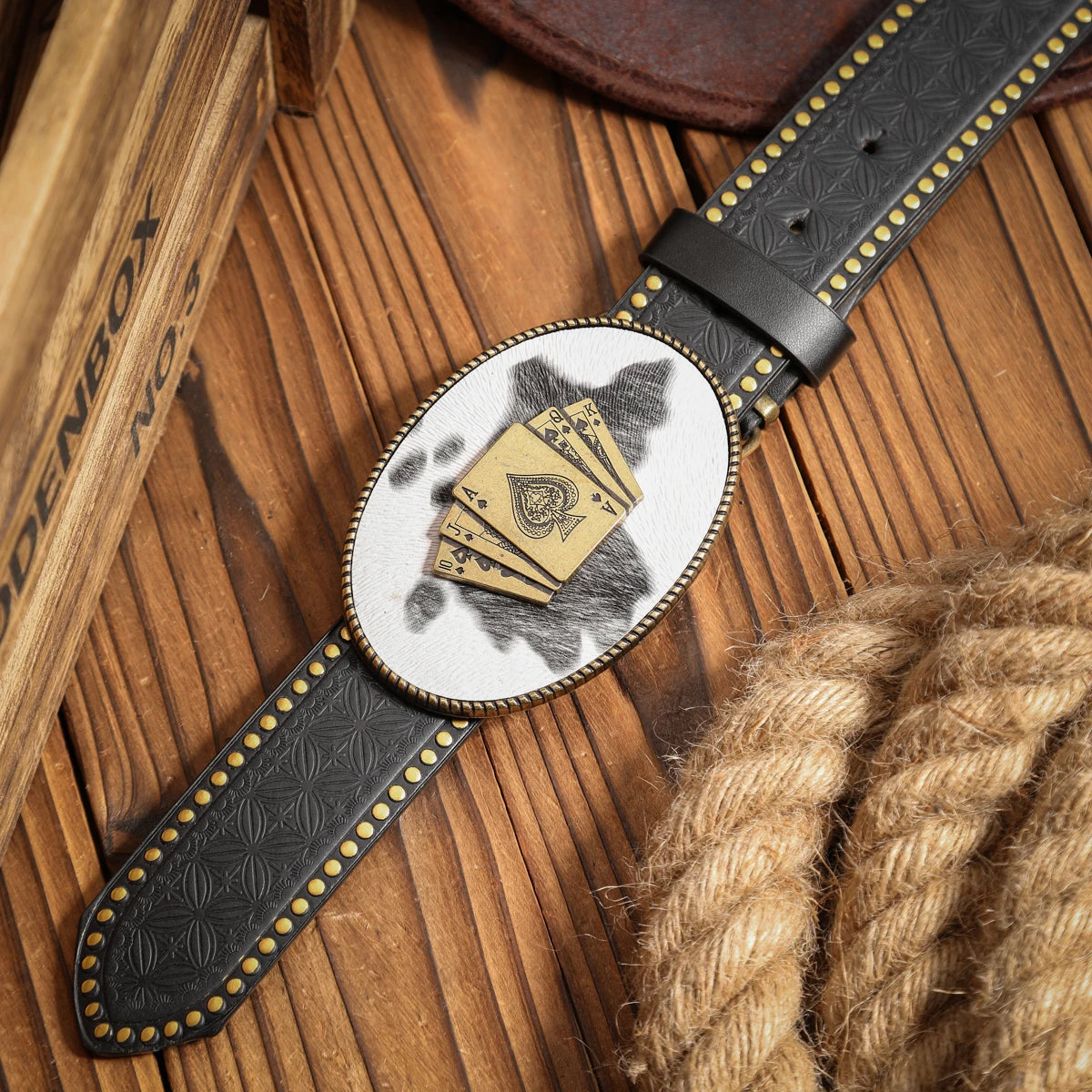 A casual, individual and retro belt, a Western-style clothing accessory, metal buckle, PU belt, suitable for both men and women