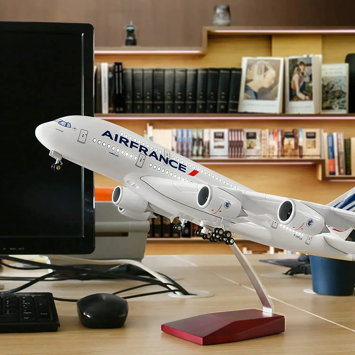 طائرة إيرباص A380 تابعة لشركة الخطوط الجوية الفرنسية بمقياس 1:160 نماذج كبيرة من الطائرات المصبوبة مع إضاءة LED للتجميع أو ديكور الهدايا