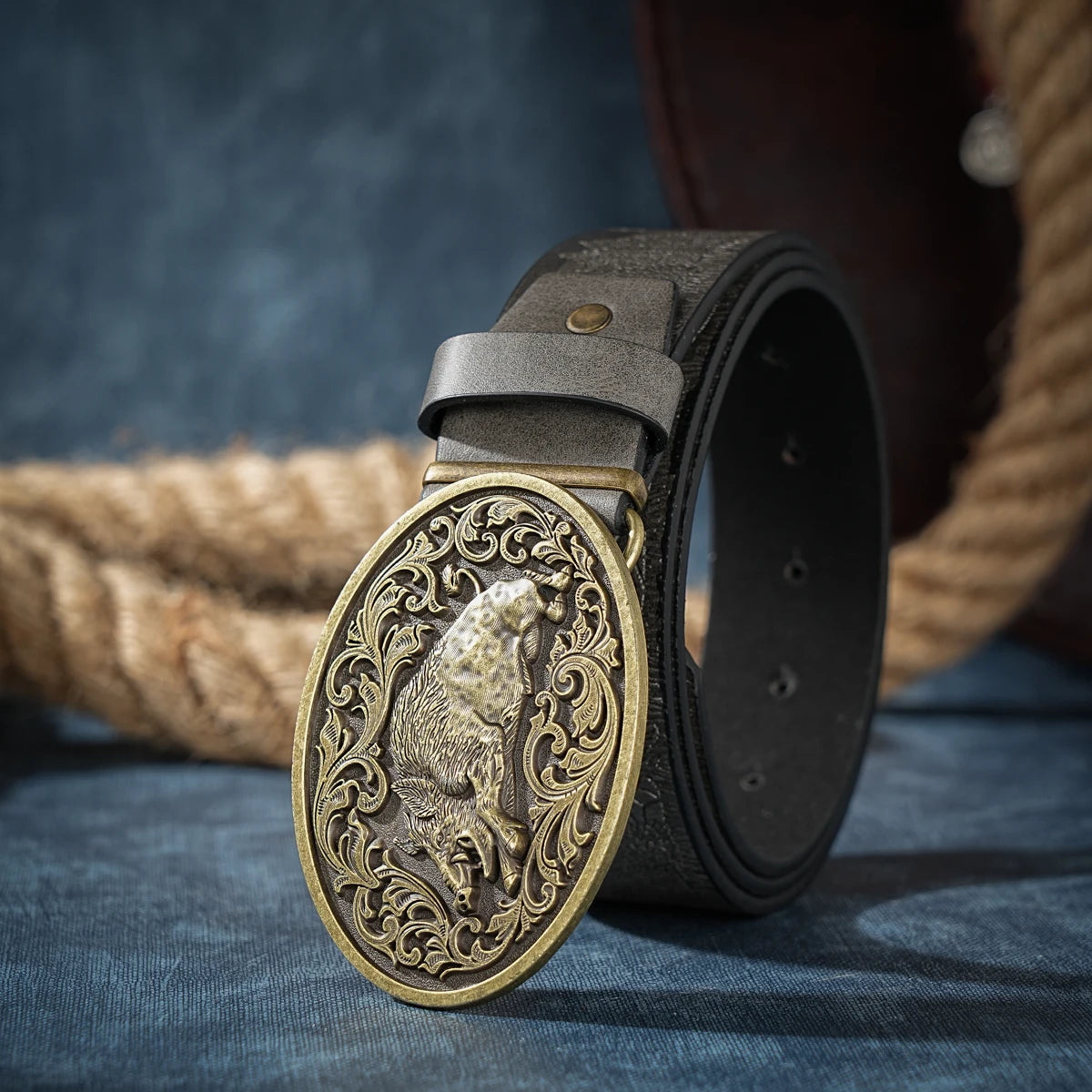 A casual, individual and retro belt, Western-style clothing accessory, metal buckle, PU belt, suitable for both men and women
