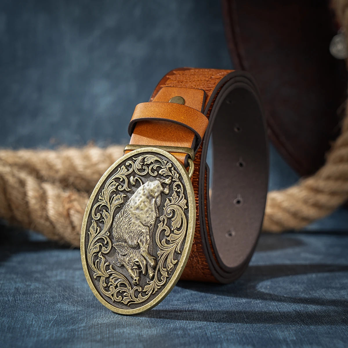 A casual, individual and retro belt, Western-style clothing accessory, metal buckle, PU belt, suitable for both men and women