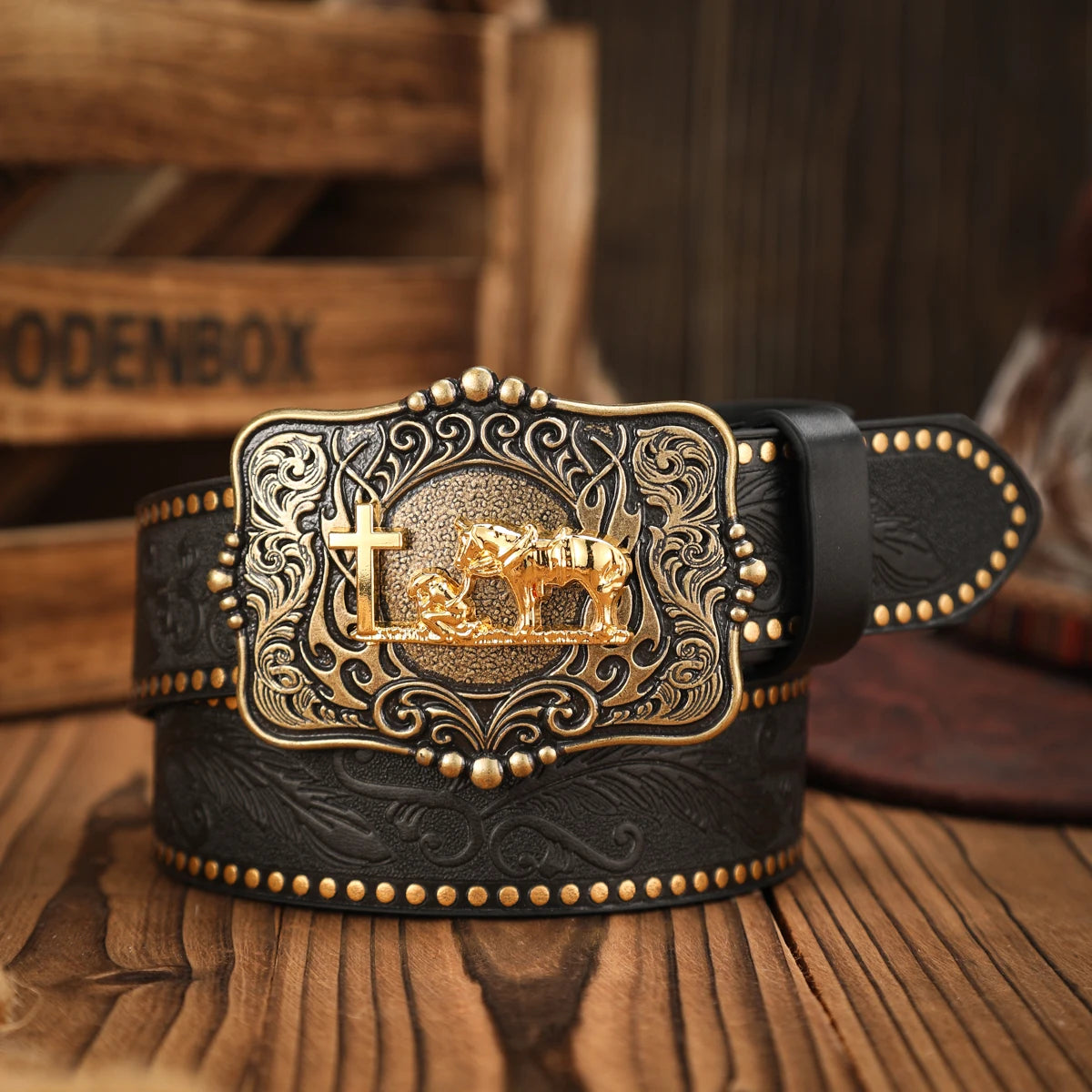 A casual, individual and retro belt, a Western-style clothing accessory, metal buckle, PU belt, suitable for both men and women