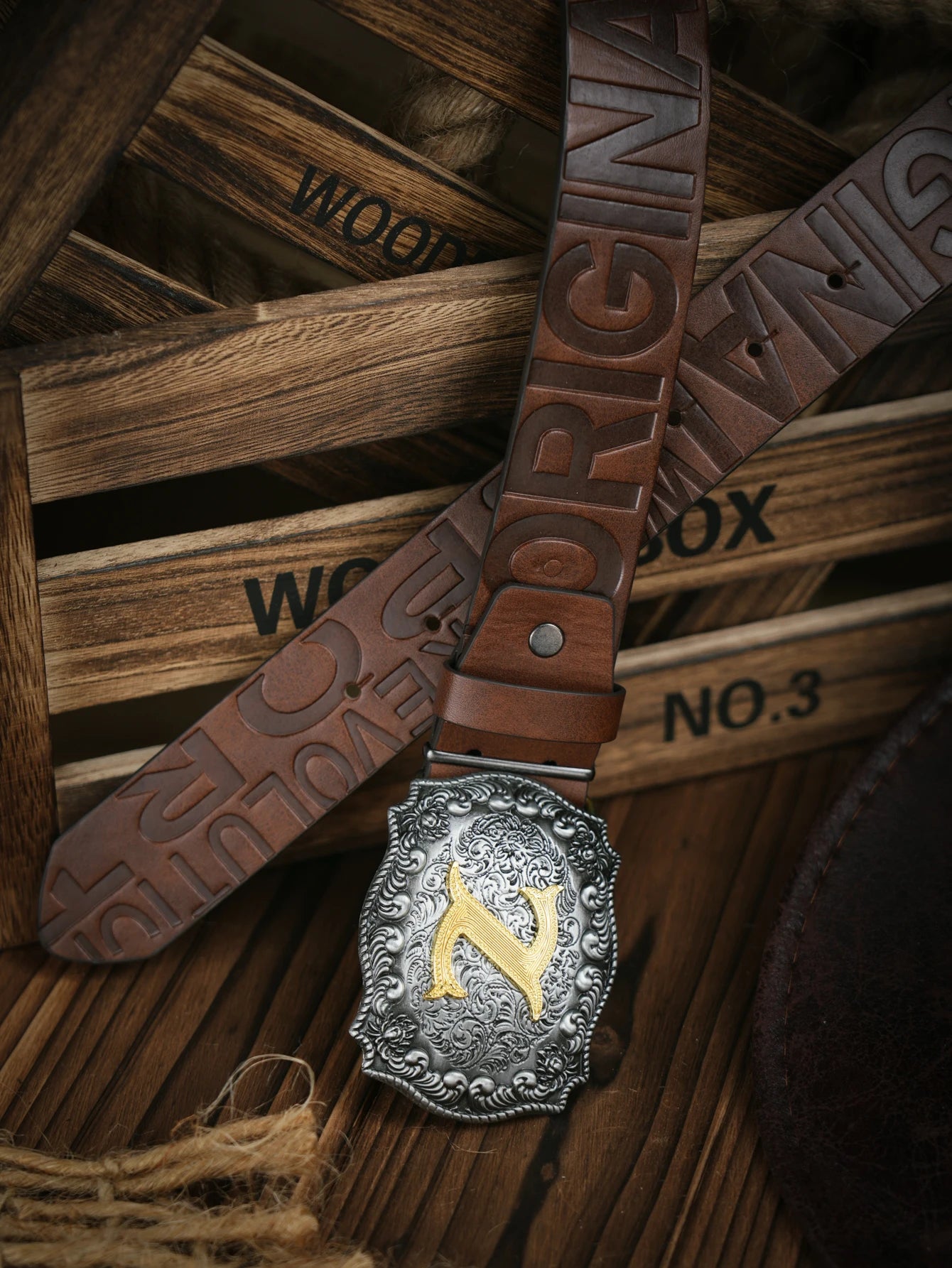 A casual, individual and retro belt, Western-style clothing accessory, metal buckle, PU belt, suitable for both men and women