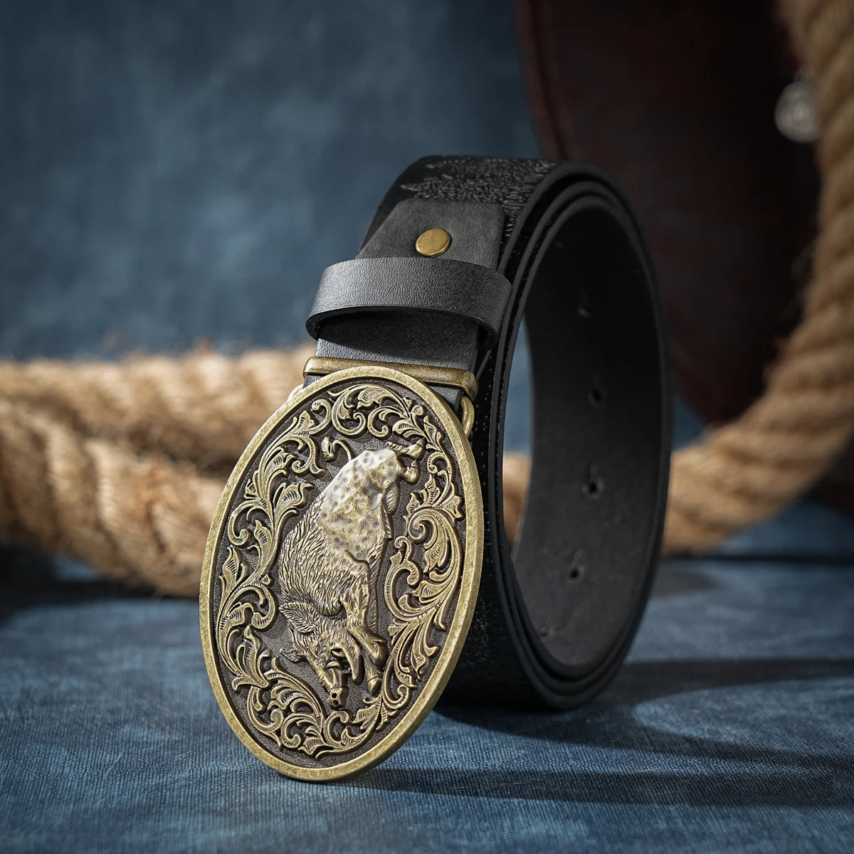 A casual, individual and retro belt, Western-style clothing accessory, metal buckle, PU belt, suitable for both men and women