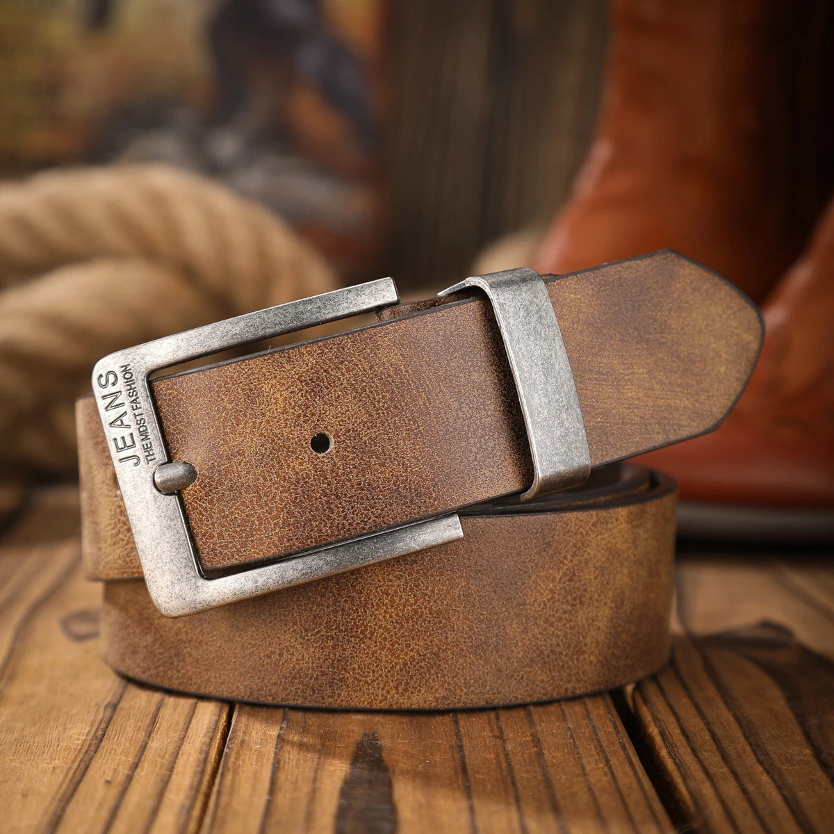 A casual, individual and retro belt, Western-style clothing accessory, metal buckle, PU belt, suitable for both men and women