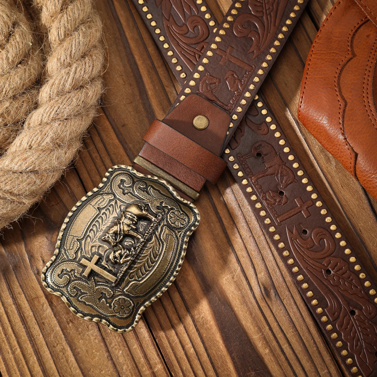 An alloy plate buckle PU material belt, suitable for both men and women, to create a personalized Western retro style